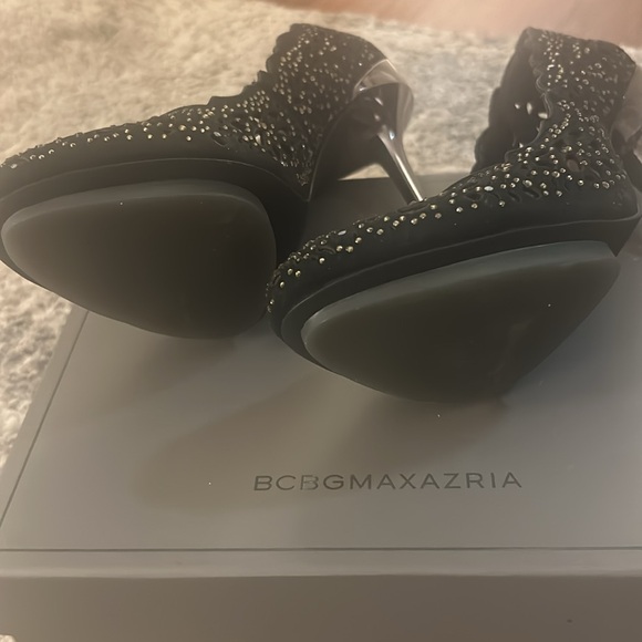 MA- Peacock BCBG BLACK LASER CUT SUEDE HEEL - Picture 4 of 10